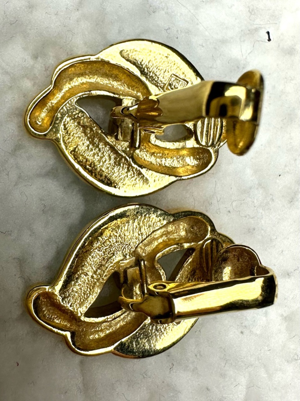 Elegant Vintage Gold Tone and Green Enamel Jewelry Set Bracelet Clip Earrings - Picture 7 of 7